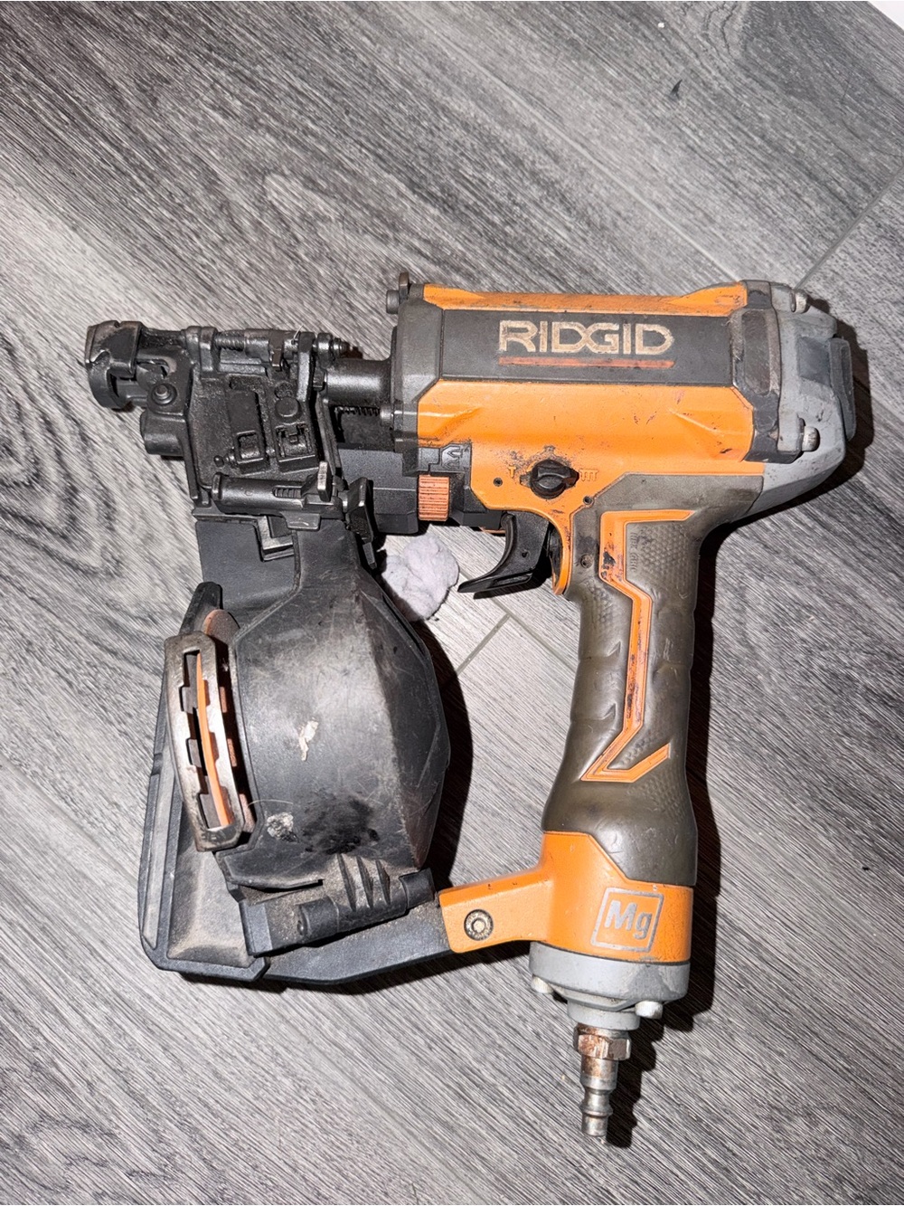 RIDGID R175RNF 15° Pneumatic Roofing Coil Nailer